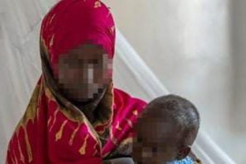 Somalia: Madre y su bebé son prisioneras de su propia familia por creer en Jesucristo